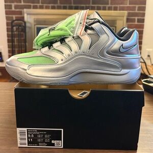 Brand new unworn, men’s silver KD 18 EYBL.  Size 9.5